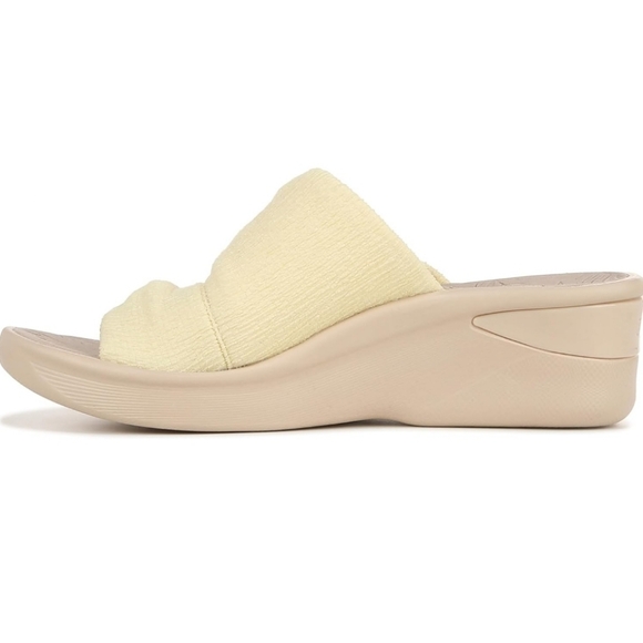 BZEE'S Smile More Bow Sandal (Butter) - Picture 3 of 12